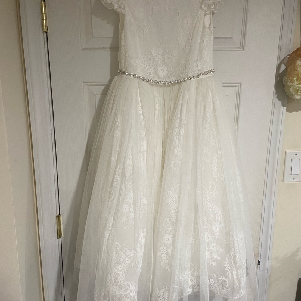 Girls ivory formal dress size 7 with tiara and veil